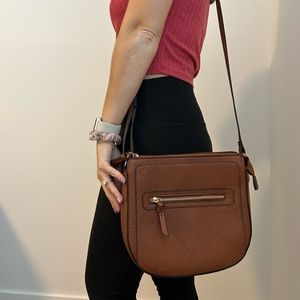 Bueno of California Elephant Grain Crossbody, Brown